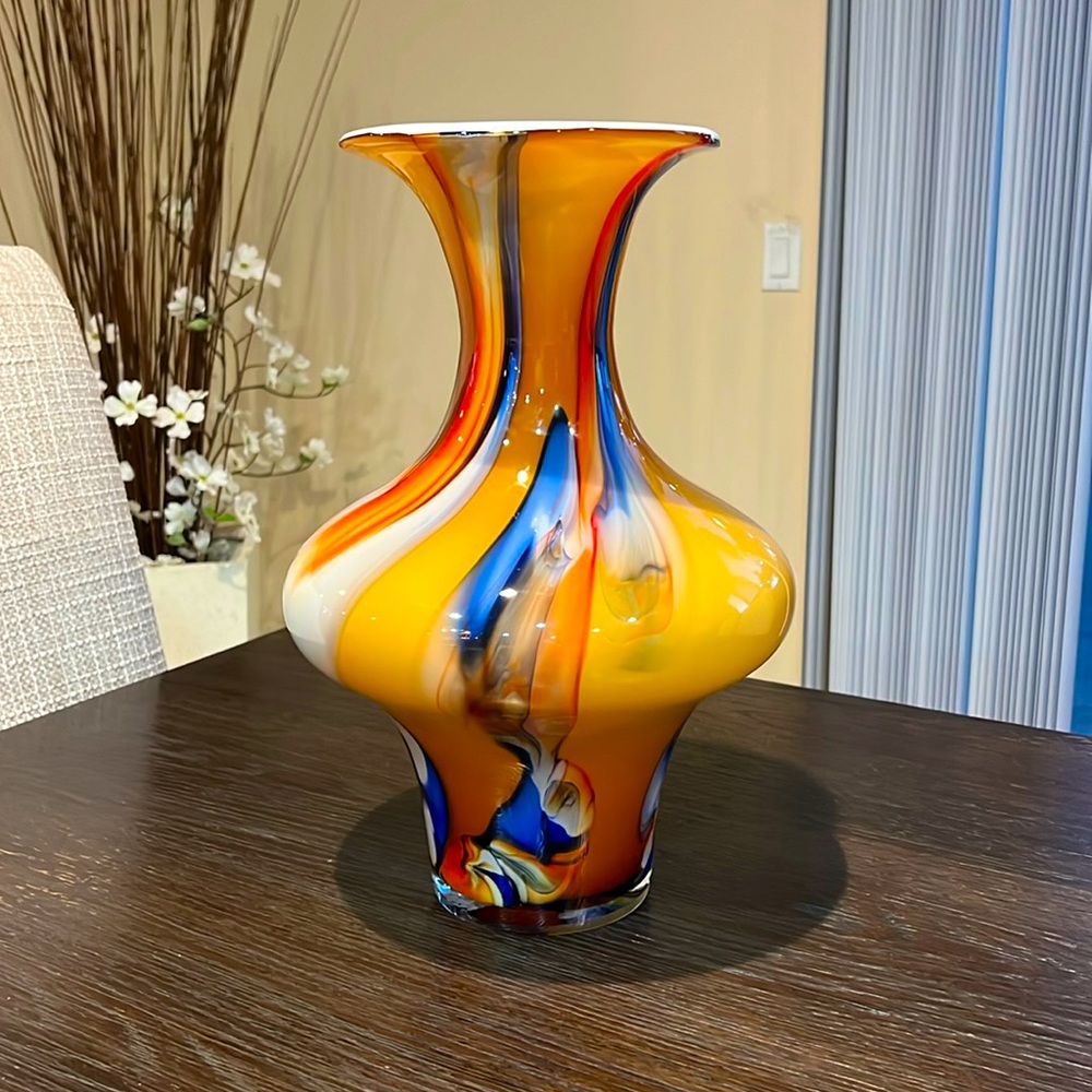 Fine, beautiful, classic and elegant base for the connoisseur at a bargain price